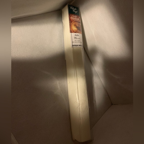 Antique White Charles Craft Gold Standard 100% Cotton Aida, 16 Count- 15"X 18" - Picture 4 of 6